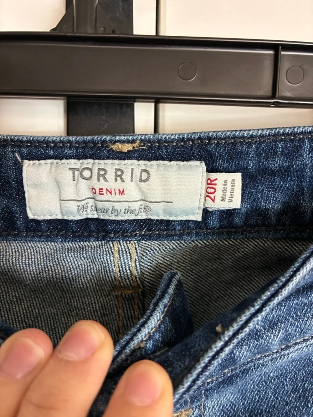 Torrid medium blue distressed button-fly Jeans Pockets Straight Leg size 20R - Picture 10 of 10